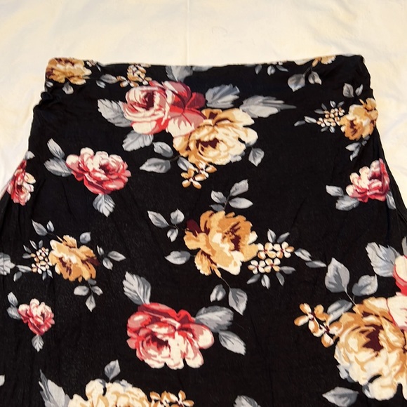 Maurices Soft Sleeveless Halter-Style Floral Blouse - Picture 4 of 5